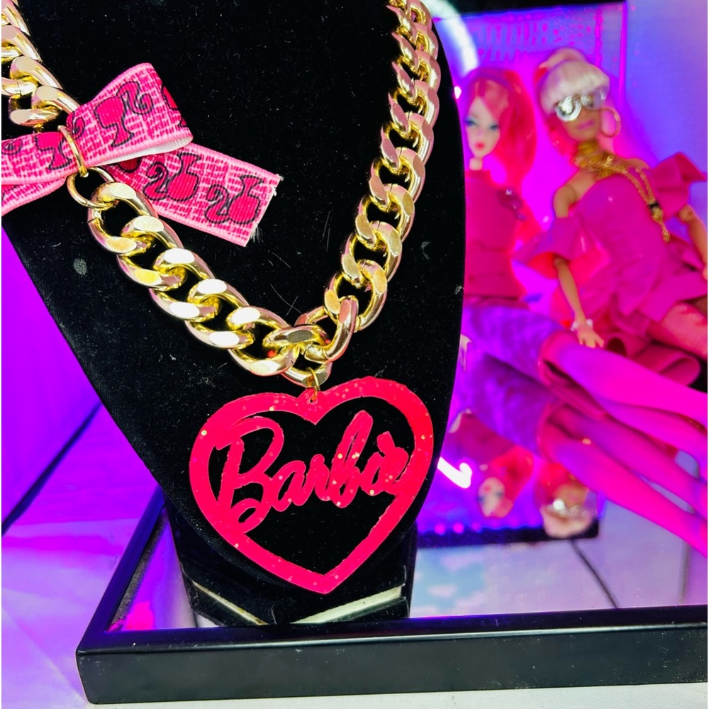Barbie Necklace - Picture 3 of 7